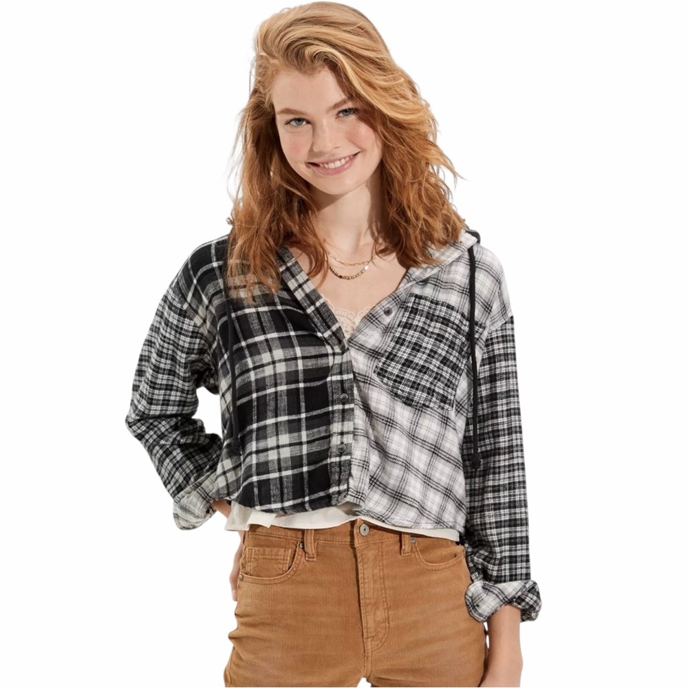 NEW AEO Black & White Cozy Cabin Flannel Hoodie Button Down Shirt size Medium